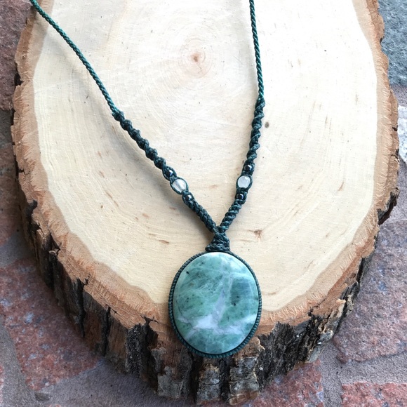 Sold macrame boho agate gemstone necklace - Picture 4 of 8